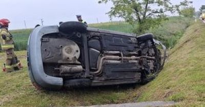 Spanikował na widok Policji, wjechał do rowu i dachował. Okazało się, że ma ponad 3 promile alkoholu