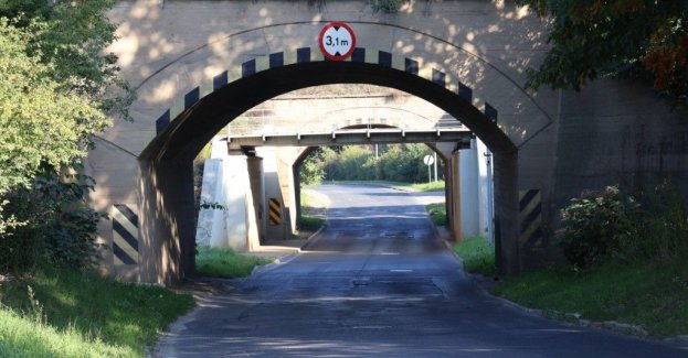 W Legnicy ma zostać wyremontowany 250-metrowy odcinek ul. Spokojnej pod wiaduktami kolejowymi, uszkodzony podczas powodzi. Miasto otrzymało na inwestycję 499 975,65 zł unijnego dofinansowania; jej całkowita wartość wyniesie 881 635,79 zł.